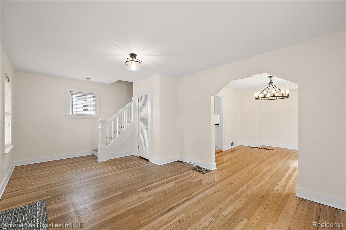 1007 CHESTER Street