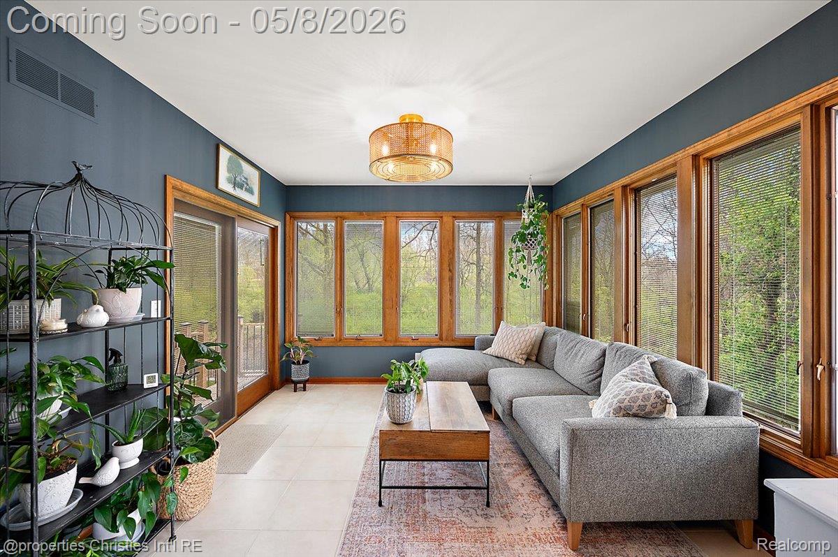 1071 Woodbridge Lane