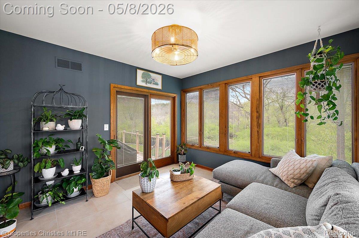 1071 Woodbridge Lane
