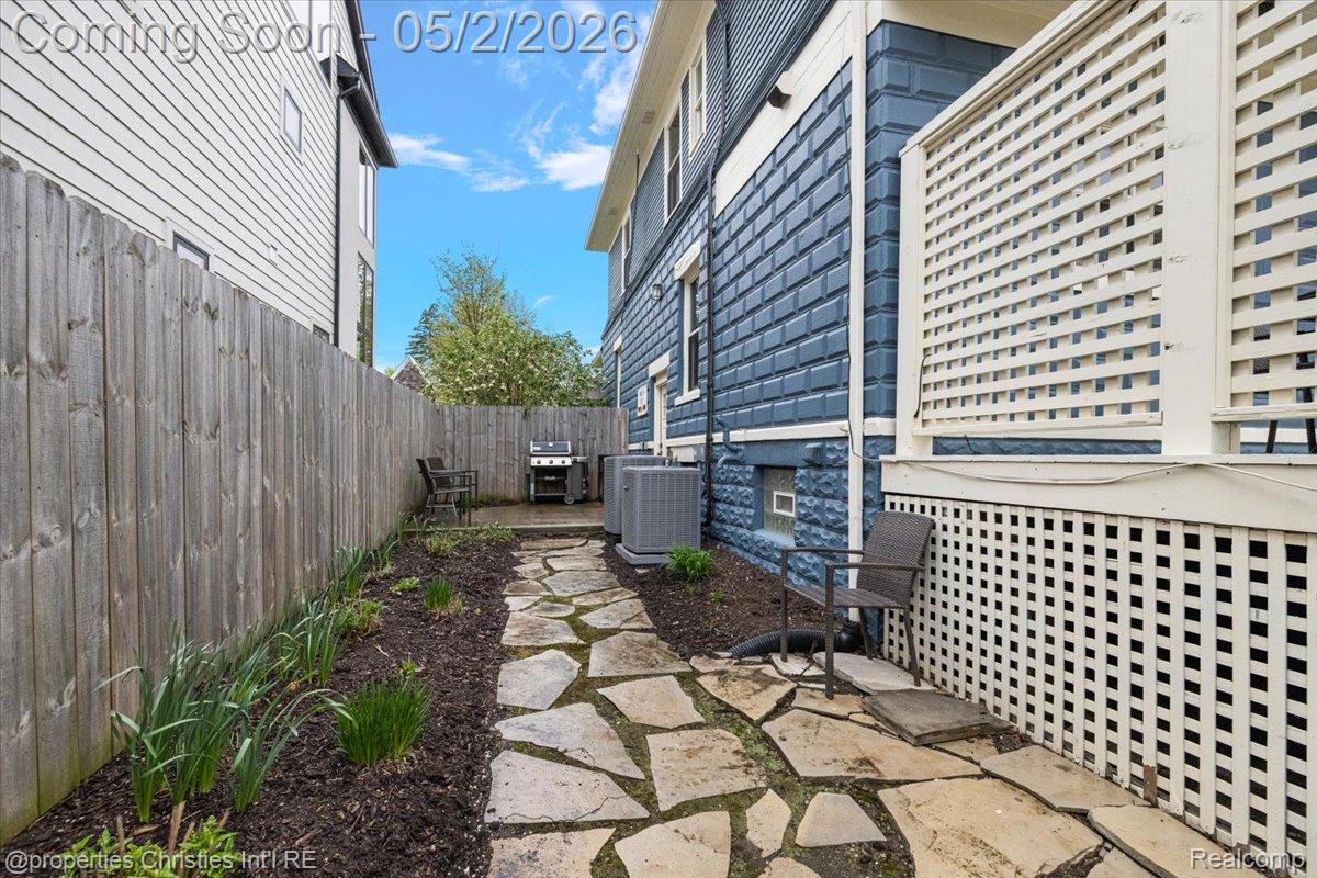 887 Ann Street