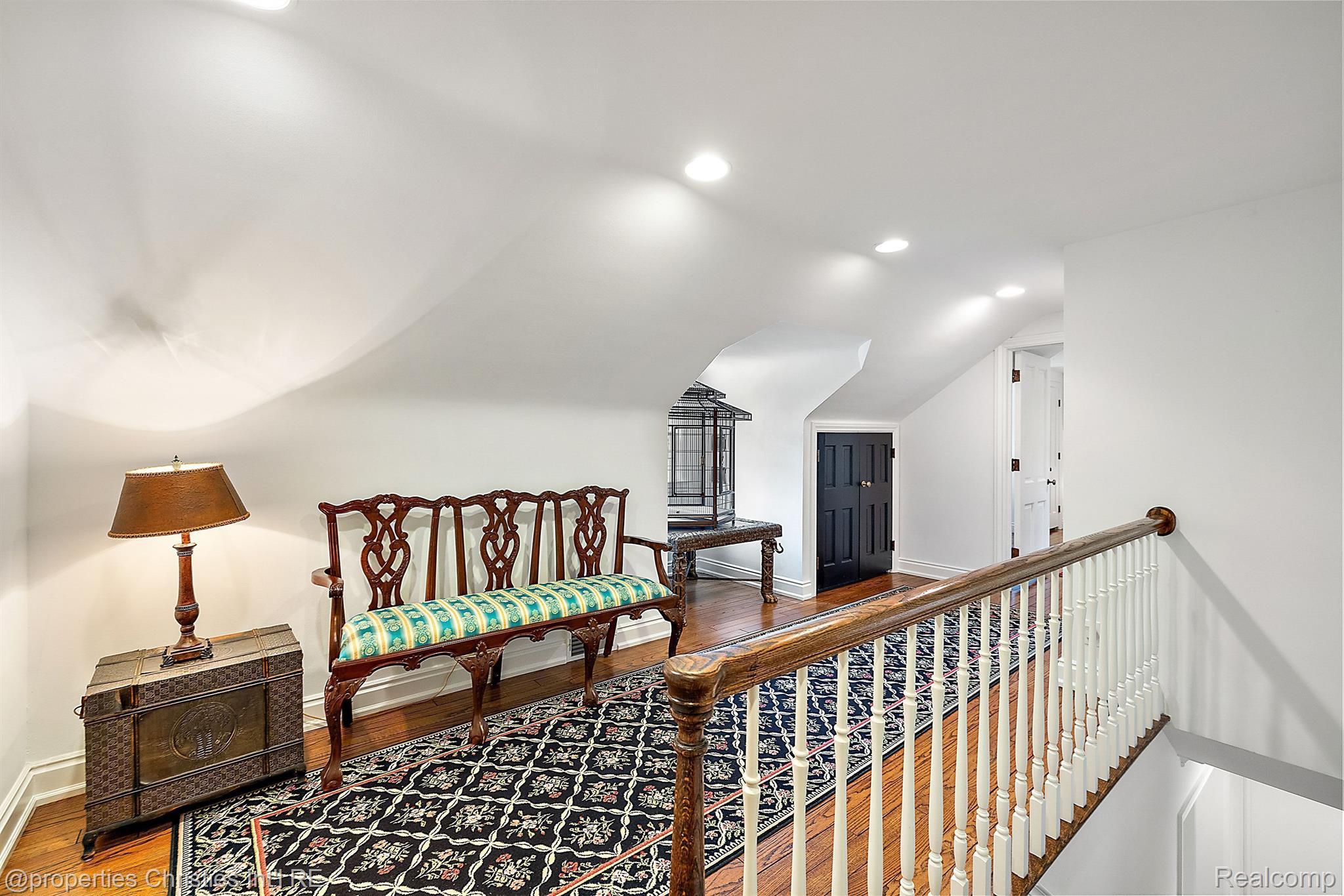 275 BARDEN Road