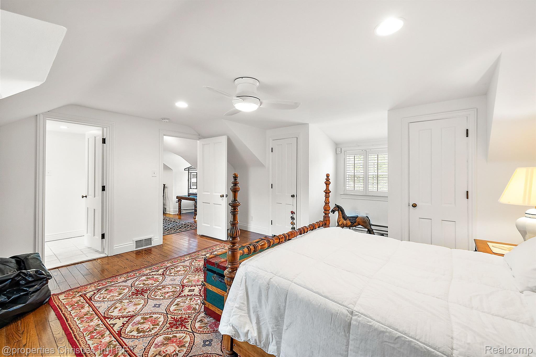 275 BARDEN Road