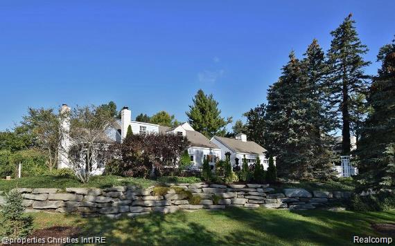 275 BARDEN Road