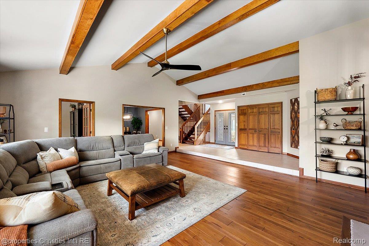 1071 Woodbridge Lane