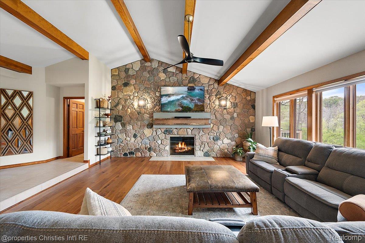 1071 Woodbridge Lane