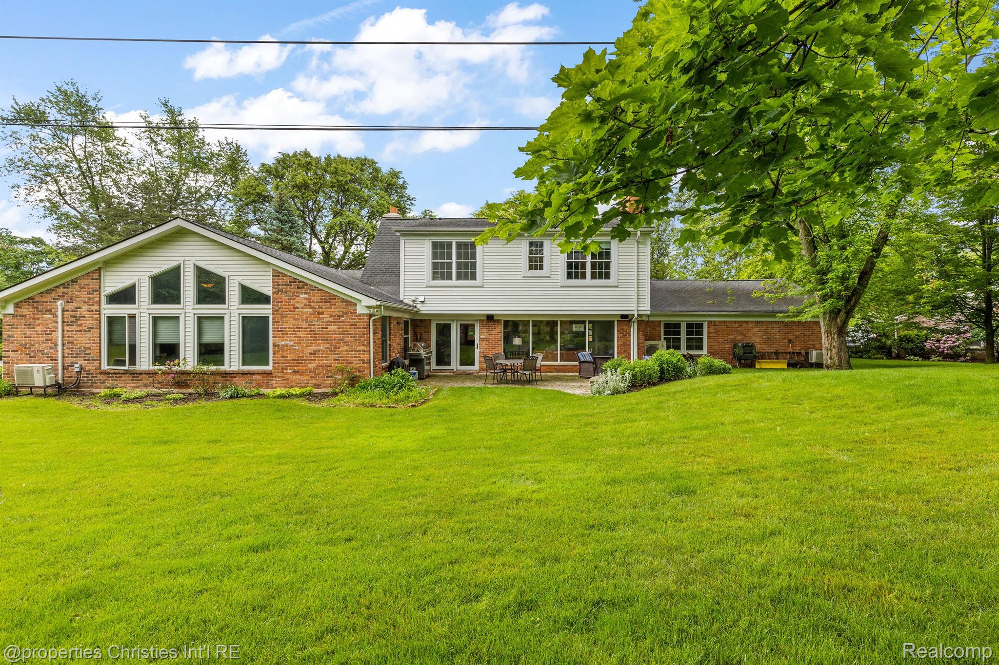 1760 CEDAR HILL Drive