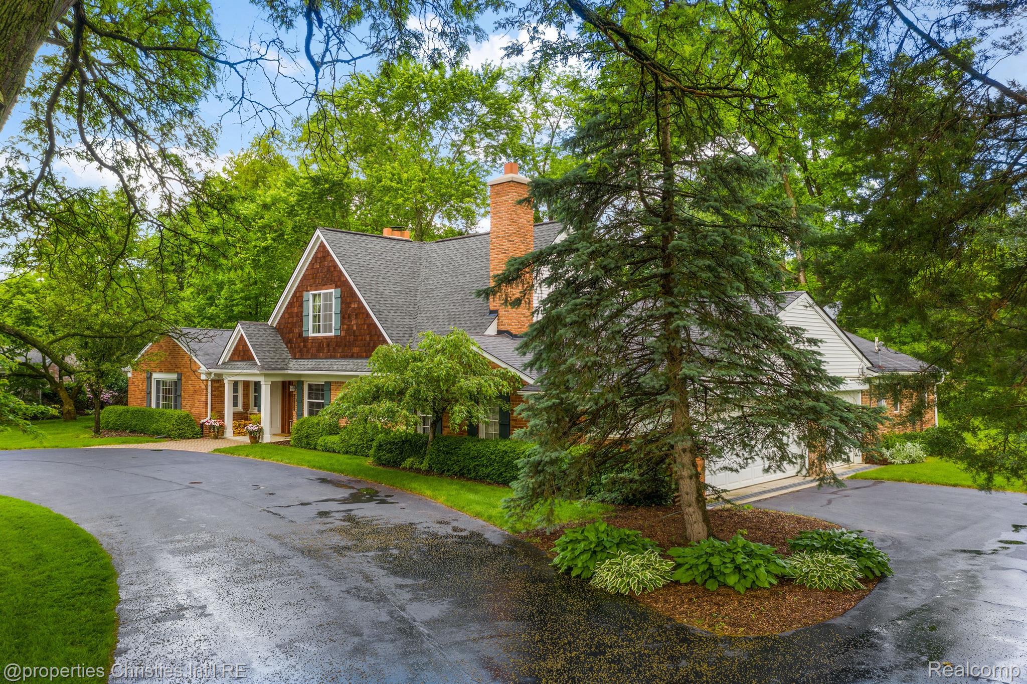 1760 CEDAR HILL Drive