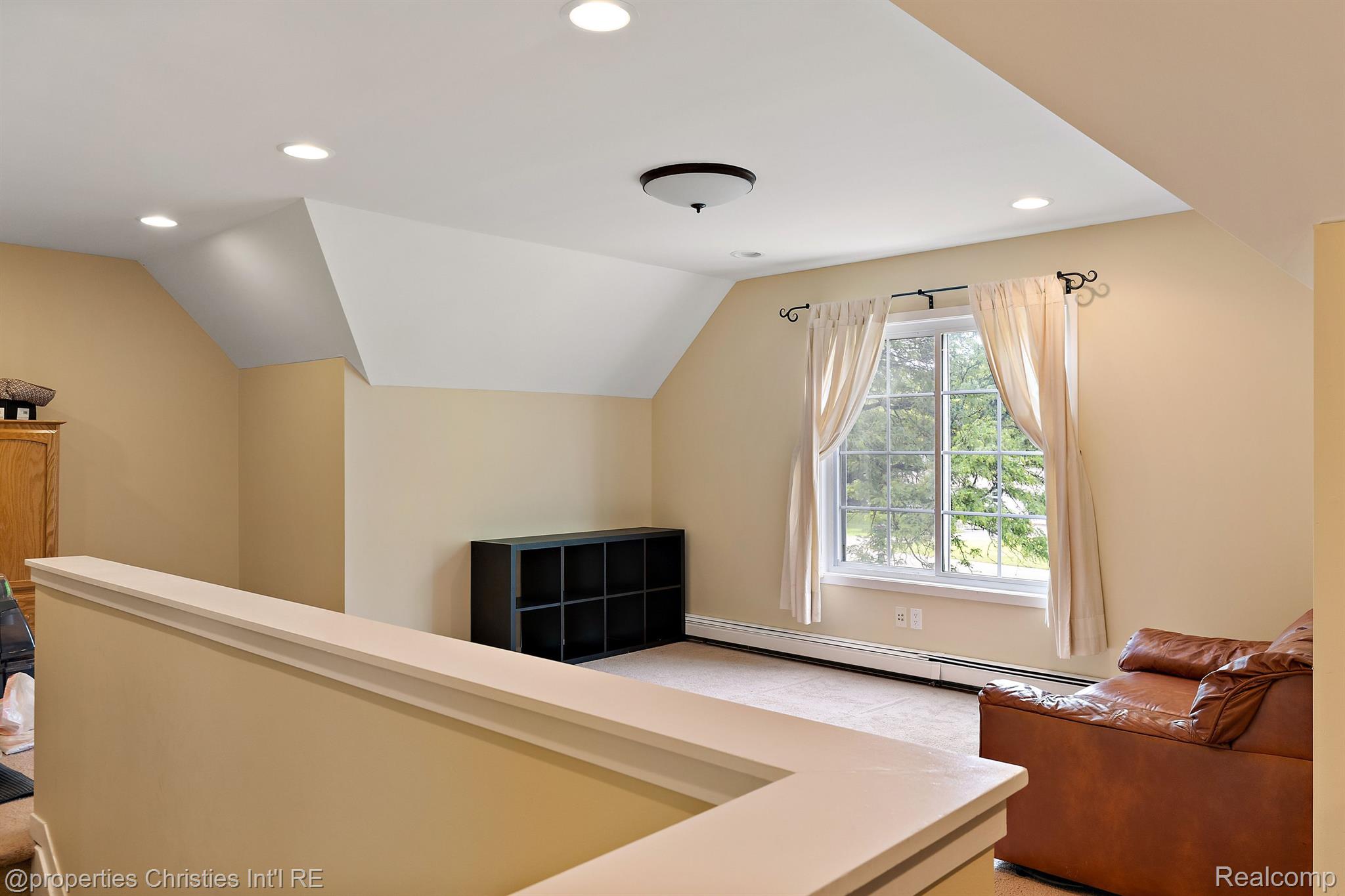 1760 CEDAR HILL Drive