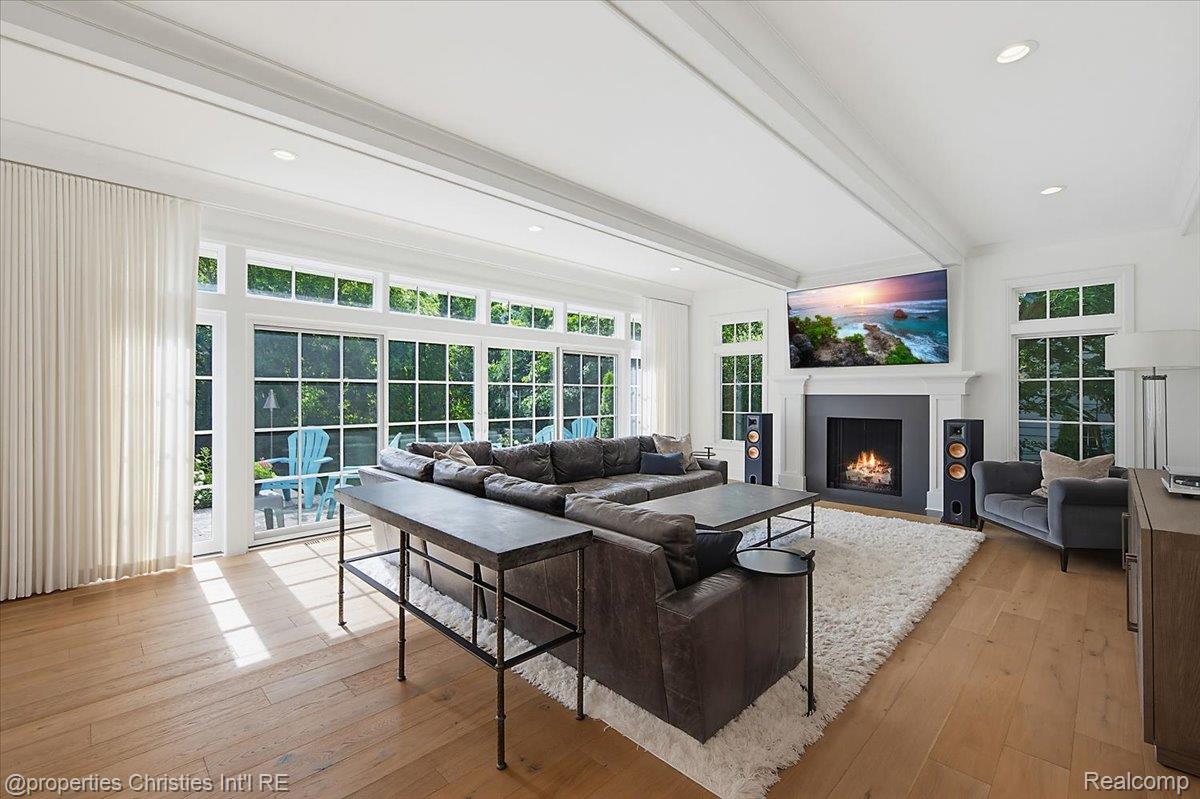 1186 Westwood Drive