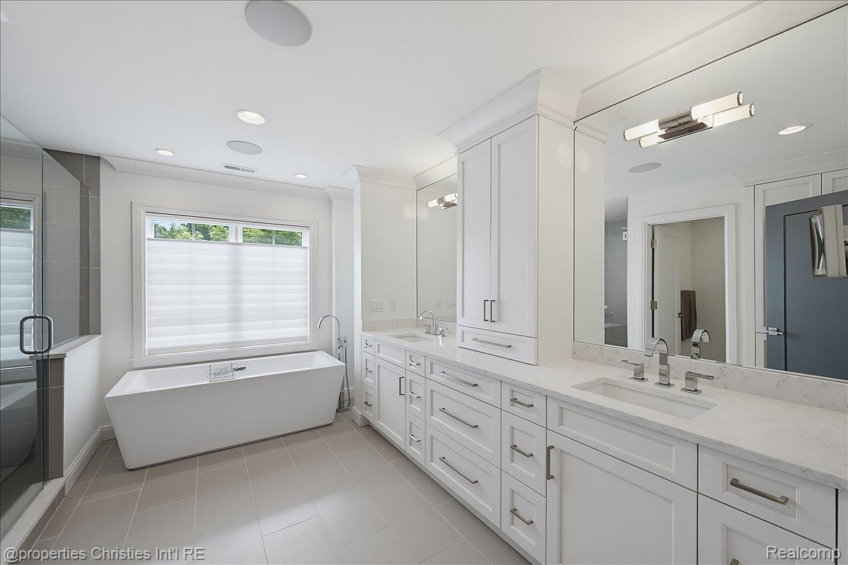 1186 Westwood Drive
