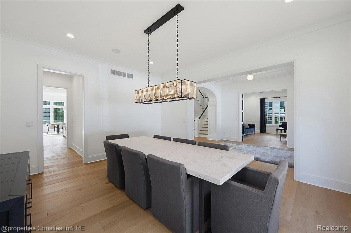 1186 Westwood Drive