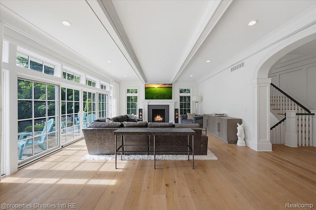 1186 Westwood Drive