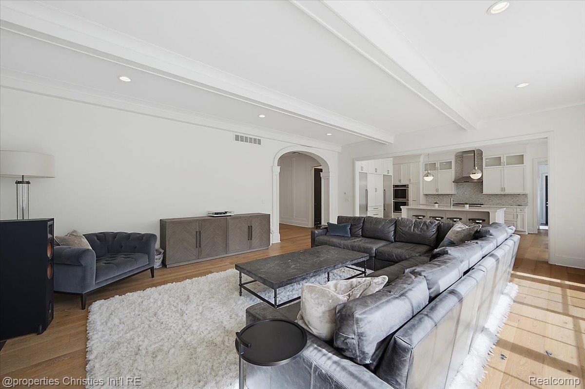 1186 Westwood Drive