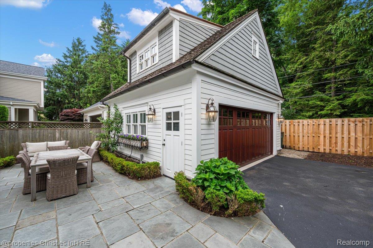 469 Bonnie Brier Street