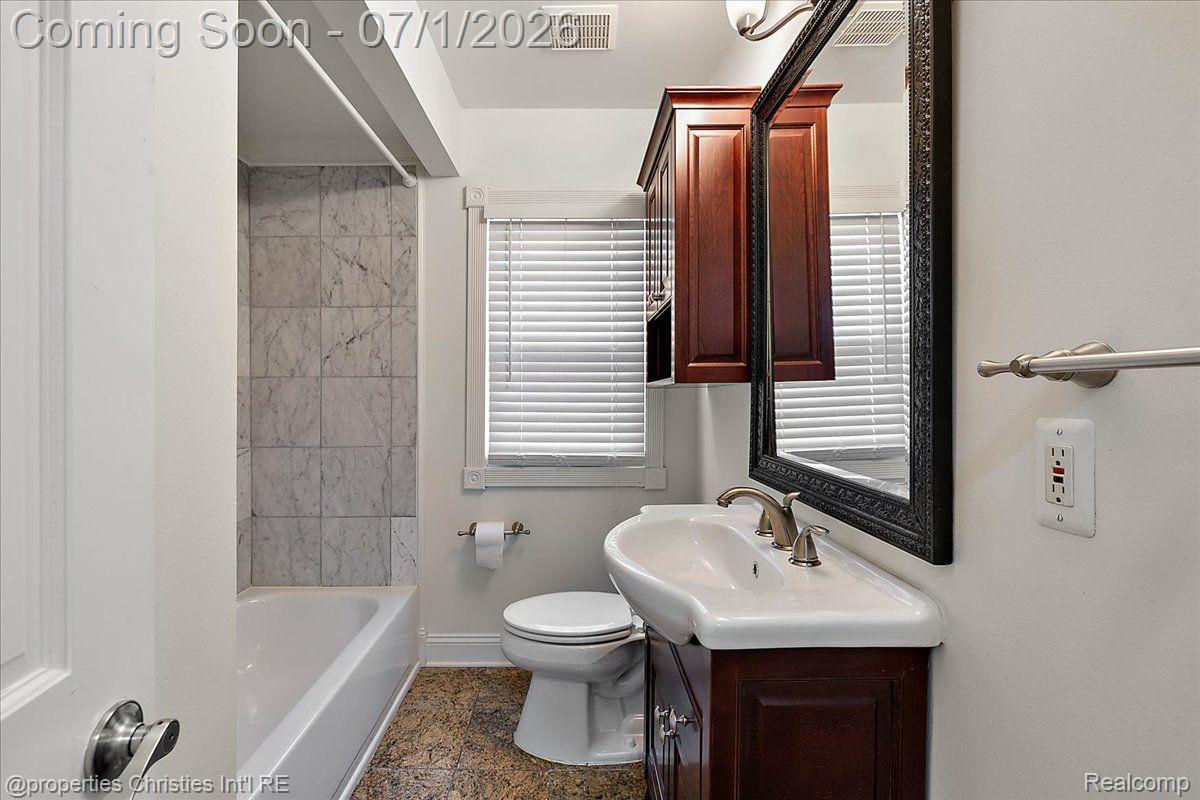 2209 Windemere Road