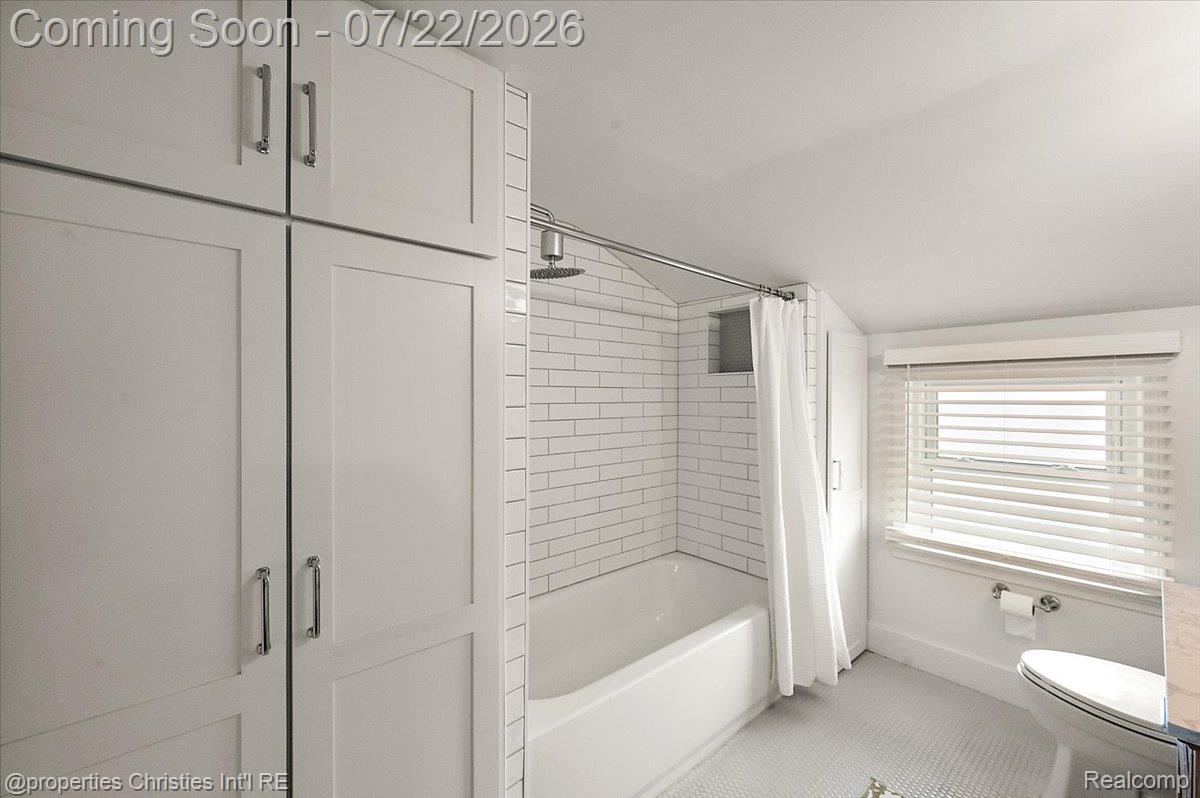 1364 Humphrey Avenue
