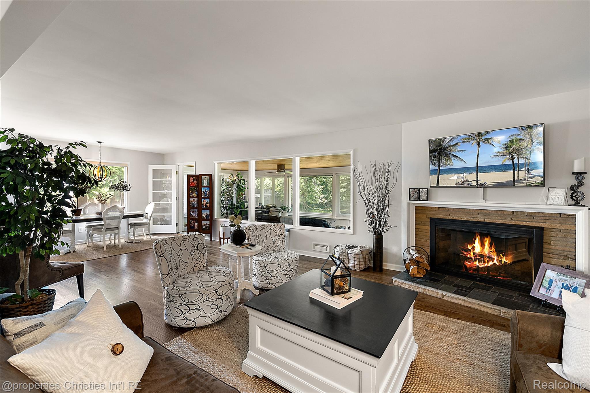 925 Westchester Way