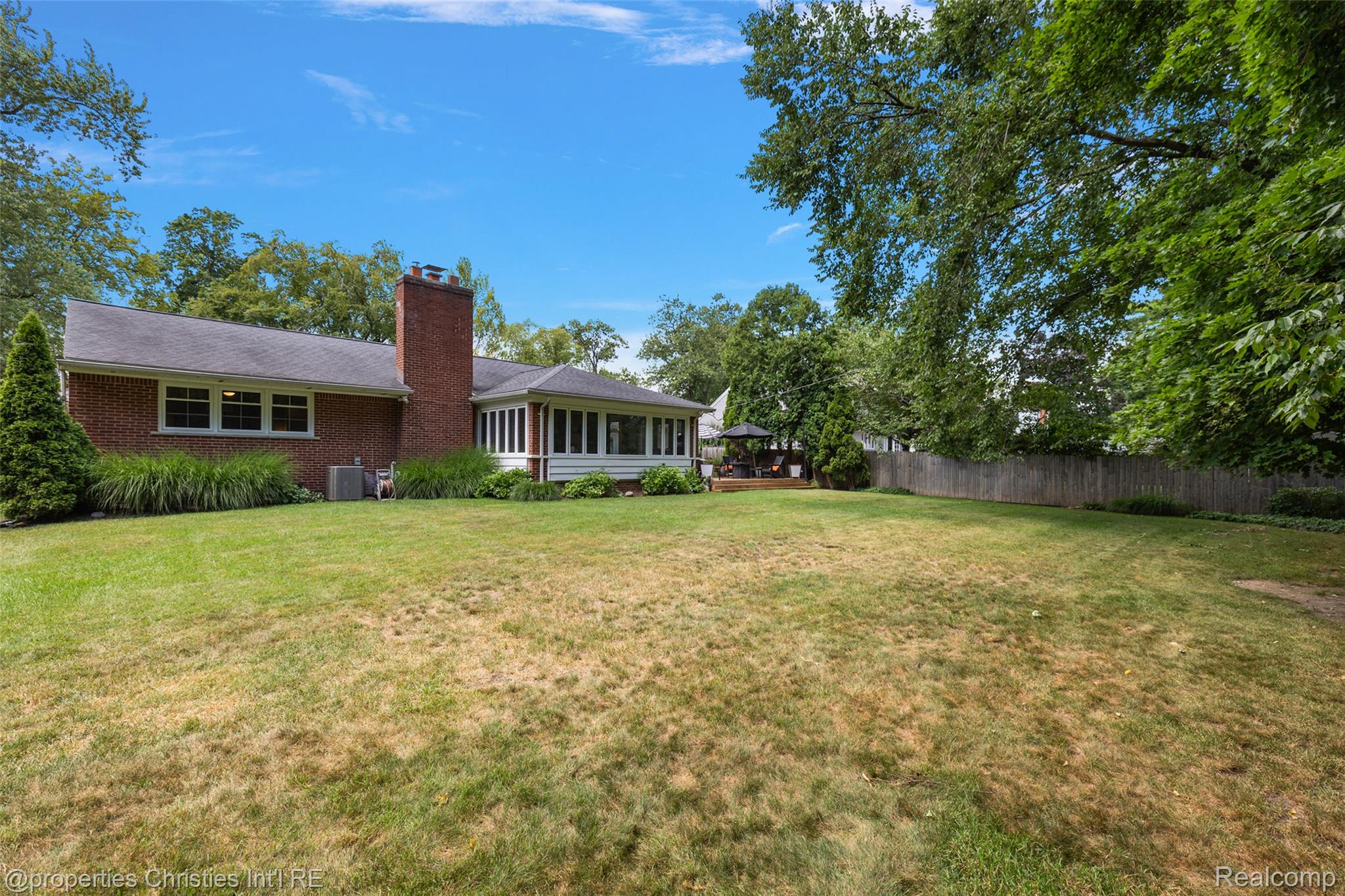 925 Westchester Way