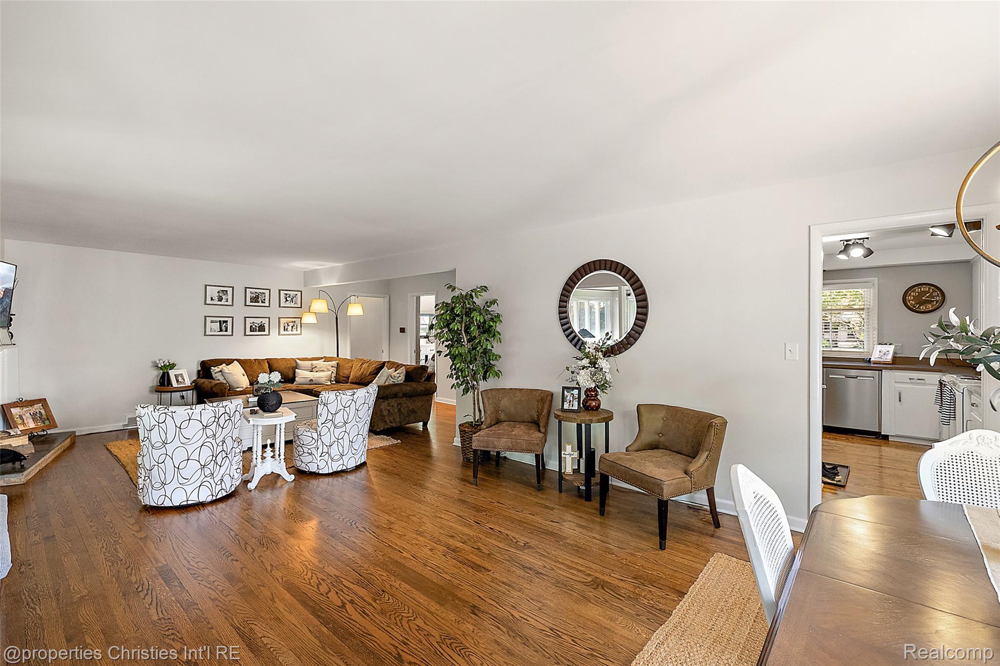 925 Westchester Way