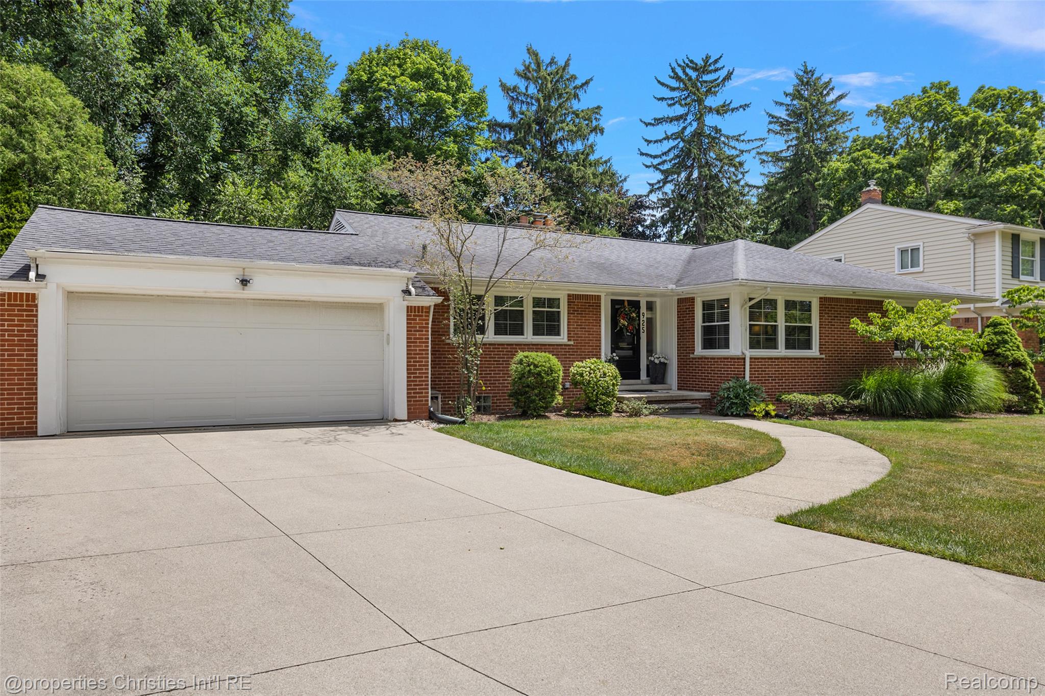 925 Westchester Way