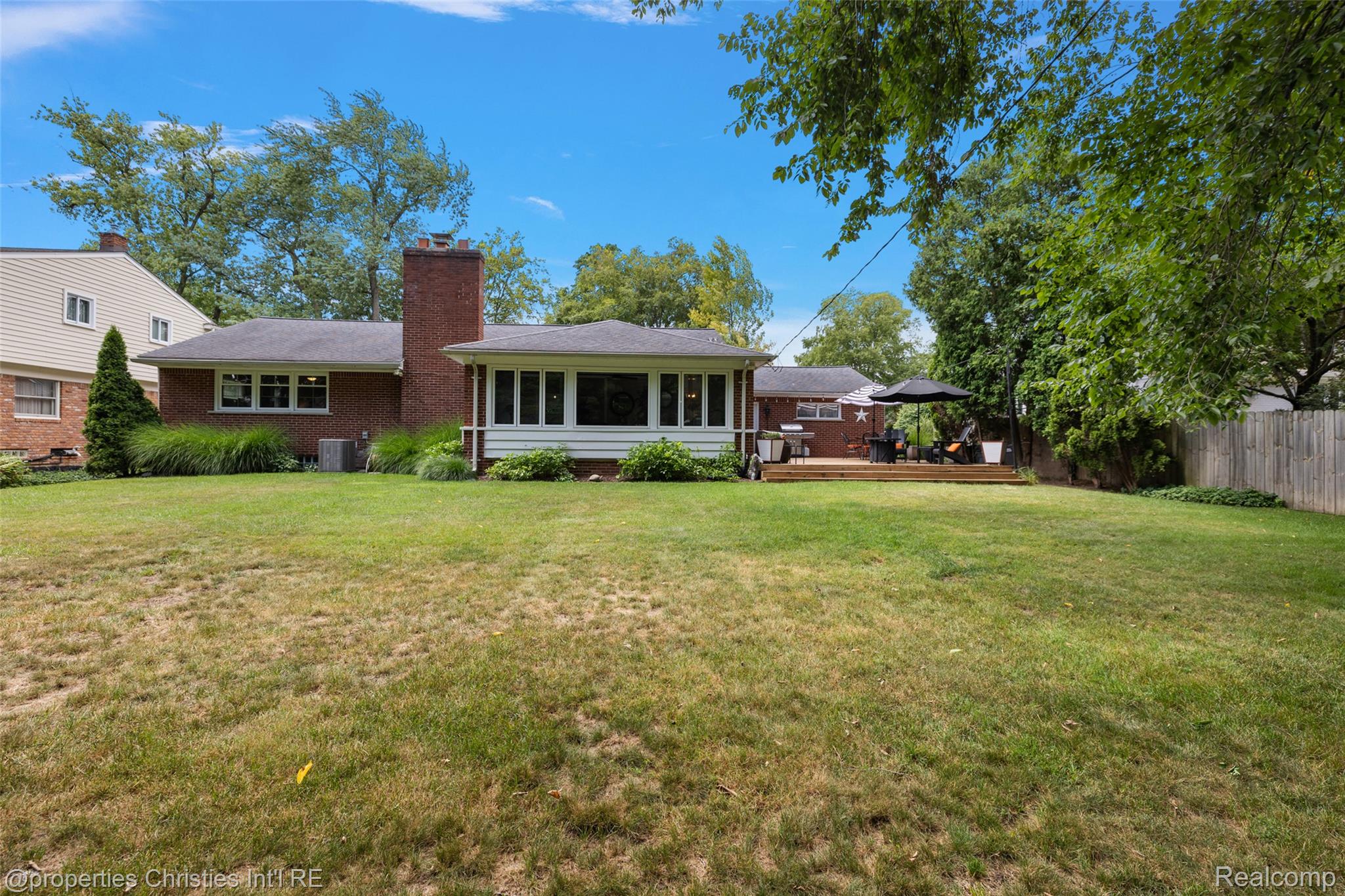 925 Westchester Way
