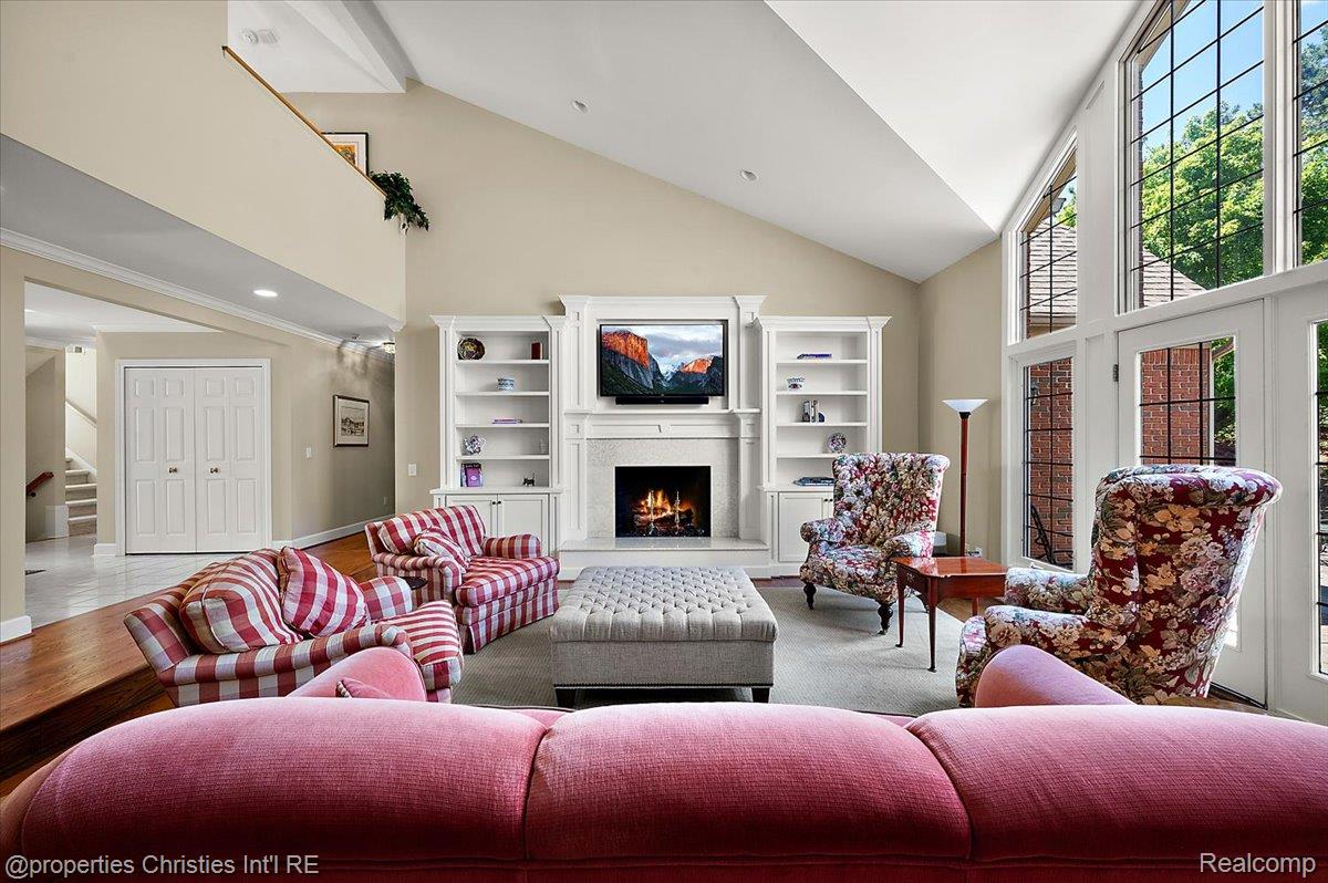 3021 E Ridge Court