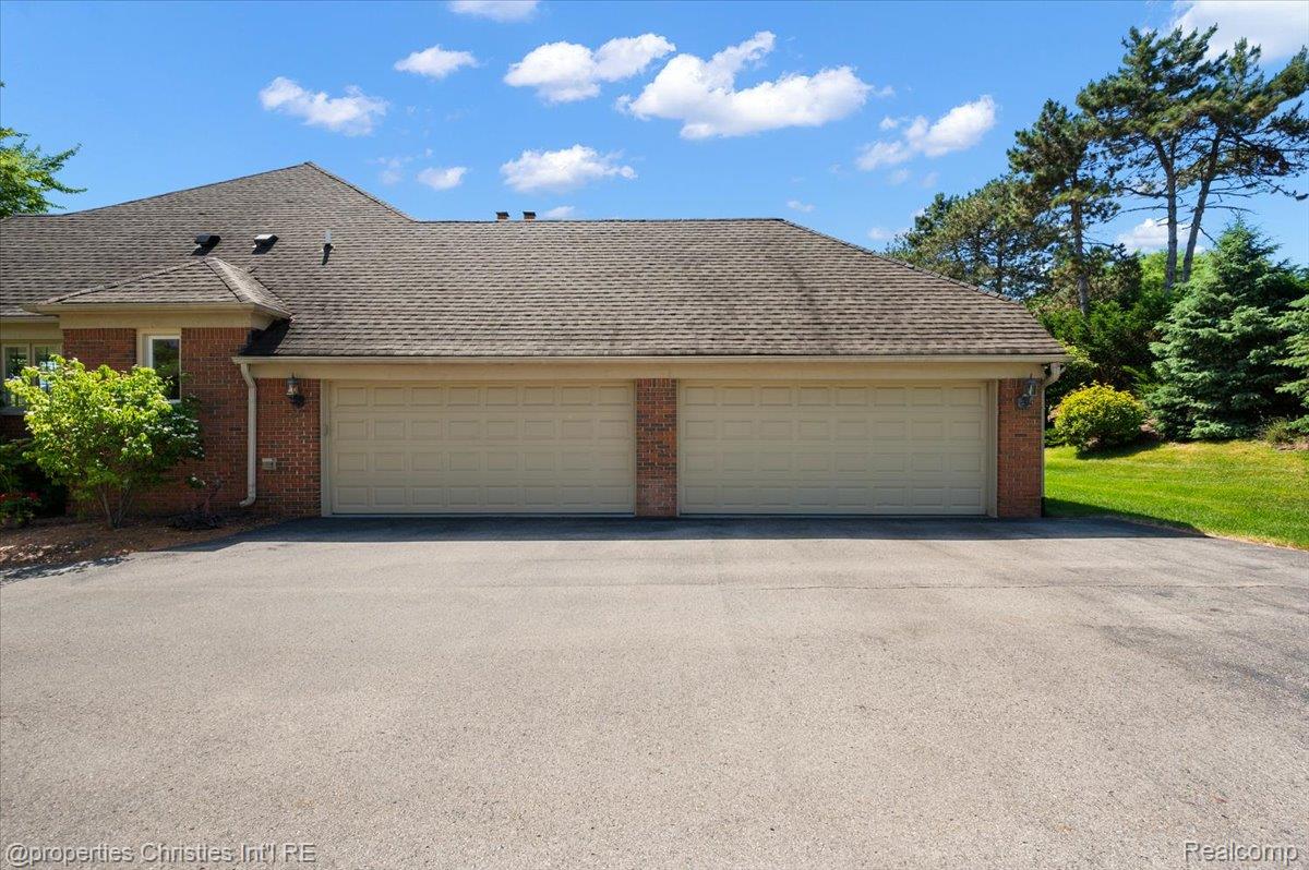 3021 E Ridge Court