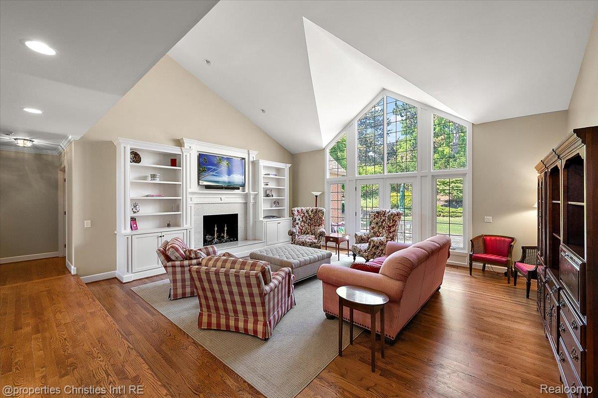 3021 E Ridge Court