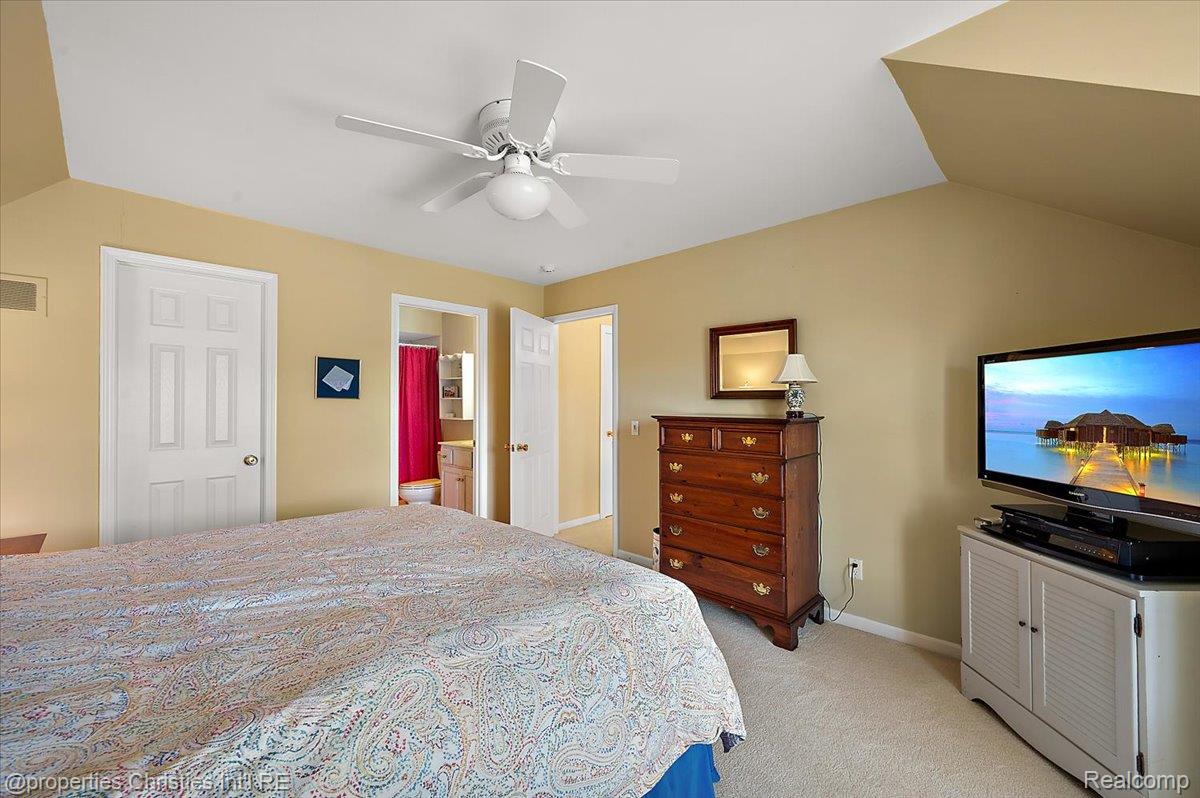 3021 E Ridge Court