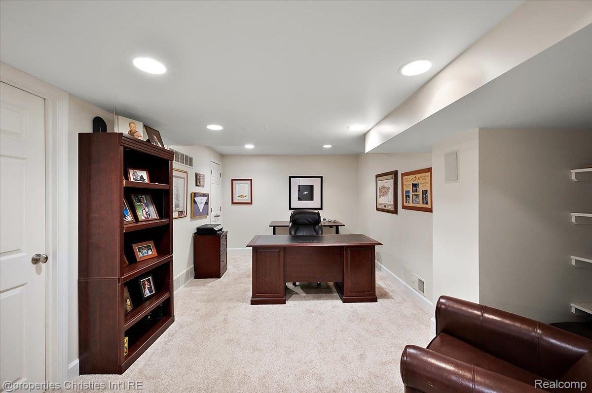 3021 E Ridge Court
