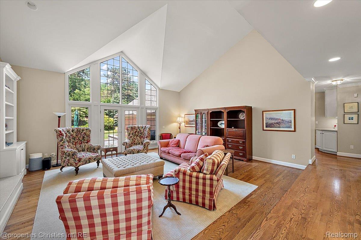 3021 E Ridge Court