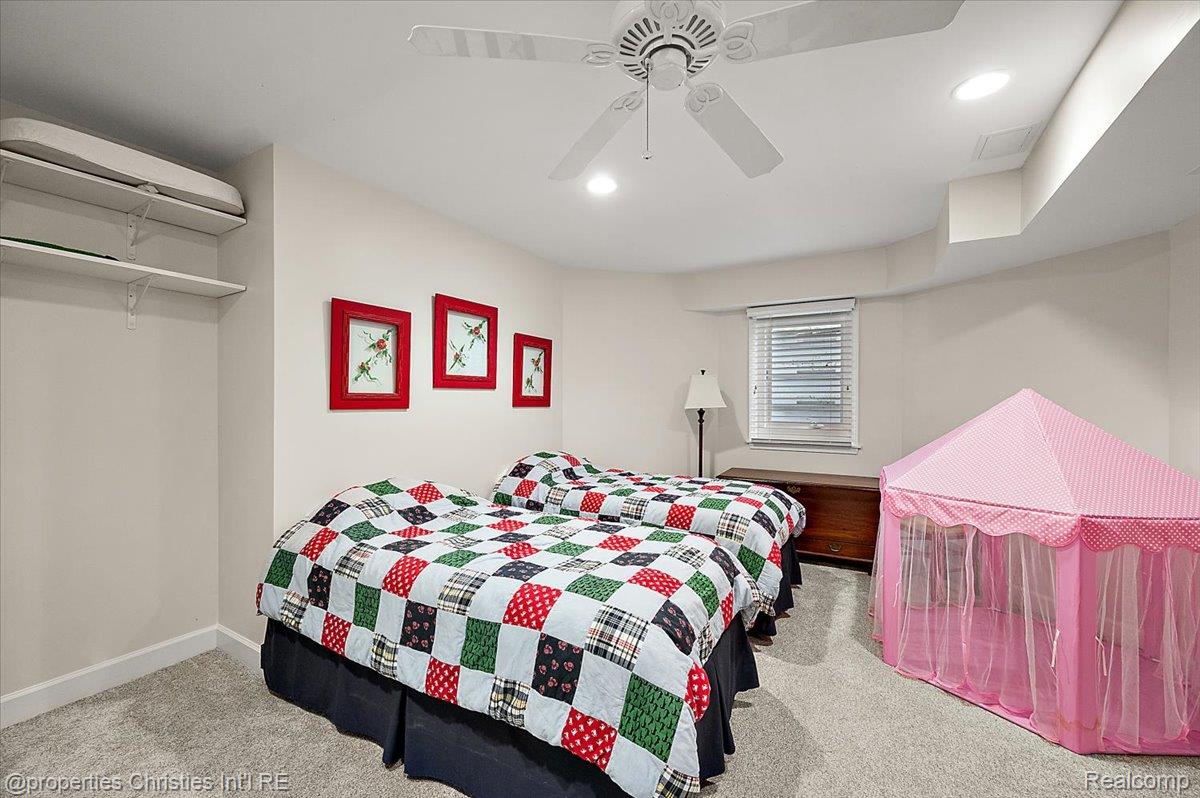 3021 E Ridge Court