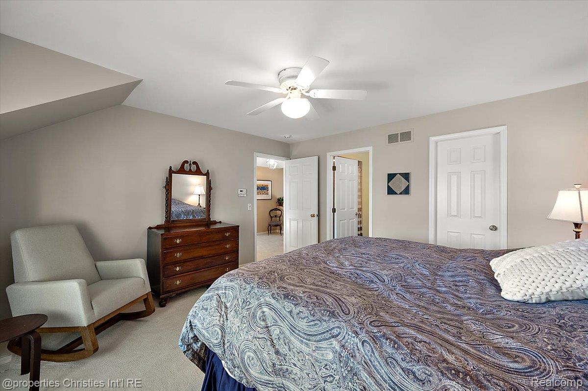 3021 E Ridge Court