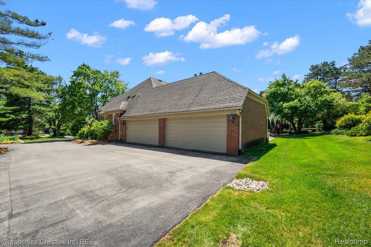 3021 E Ridge Court