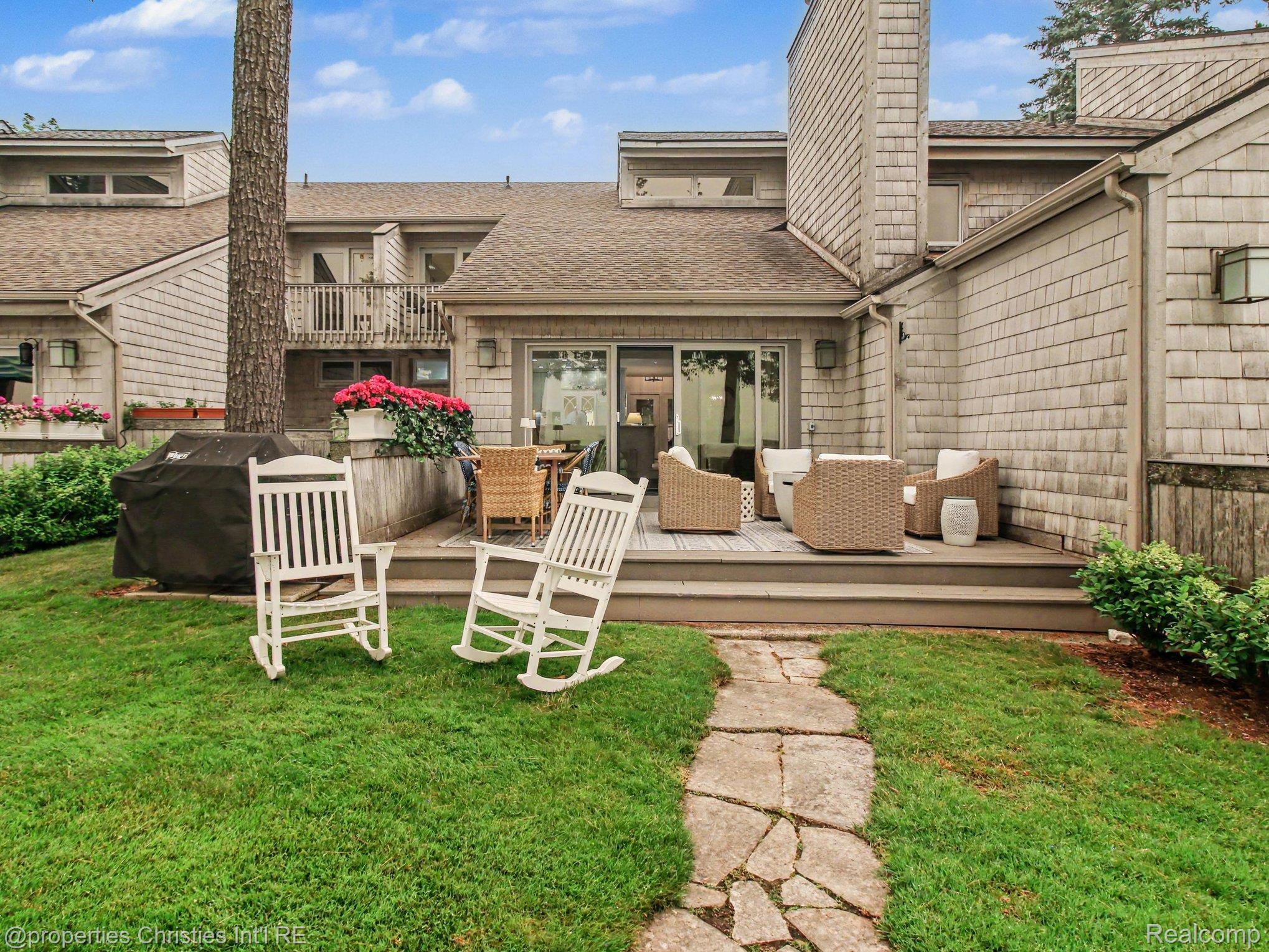 1011 Beach Drive Unit: 10