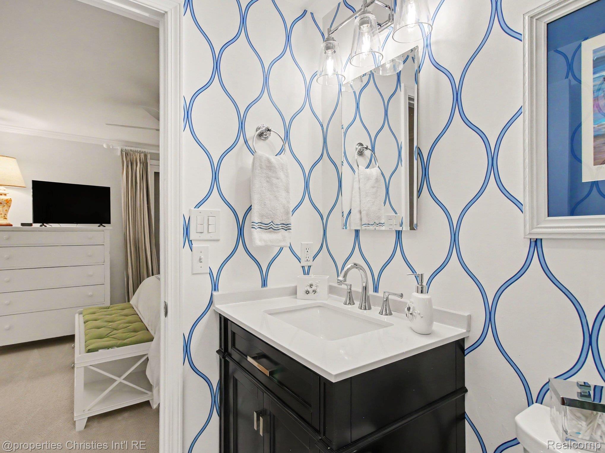 1011 Beach Drive Unit: 10