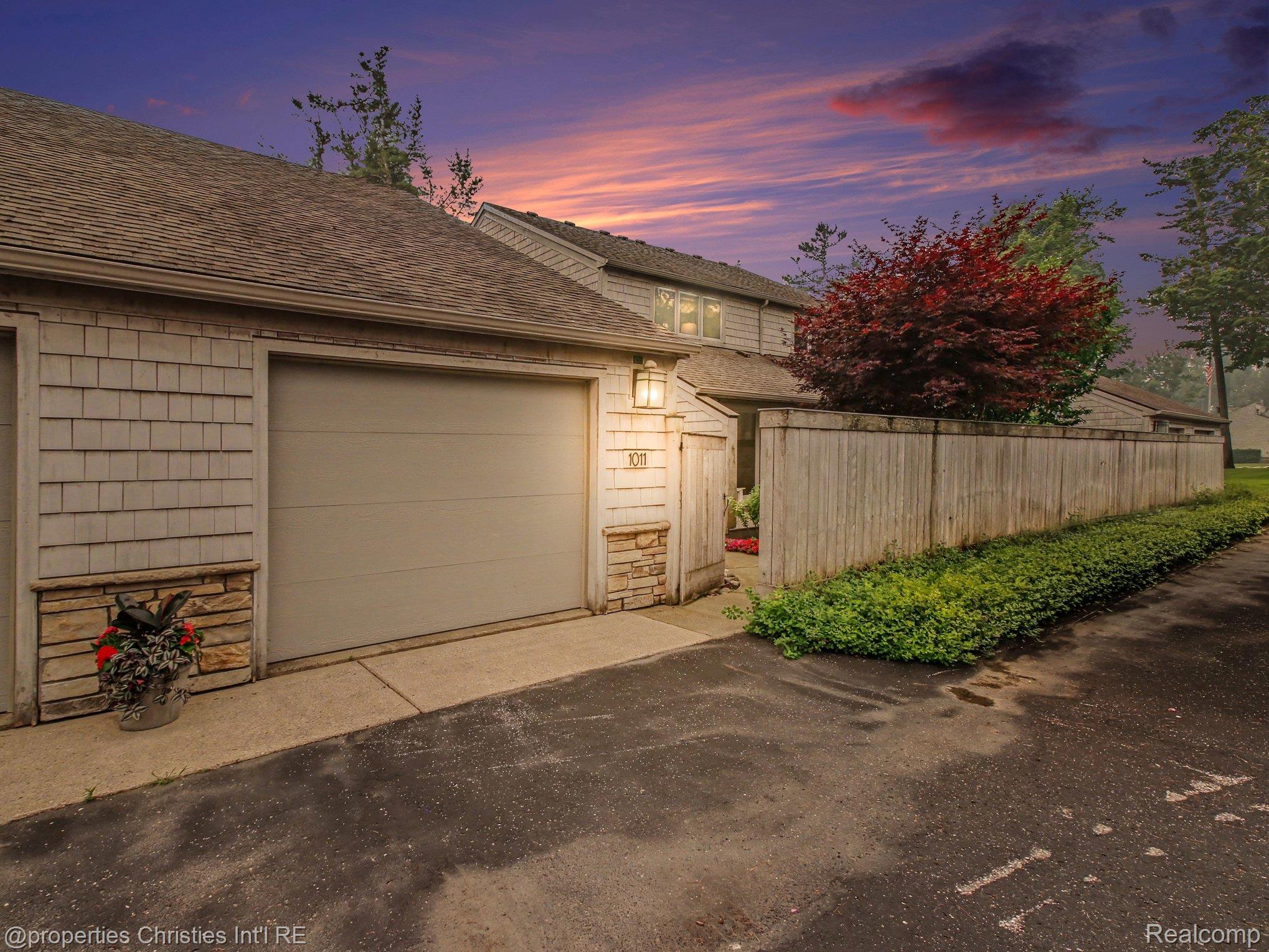 1011 Beach Drive Unit: 10