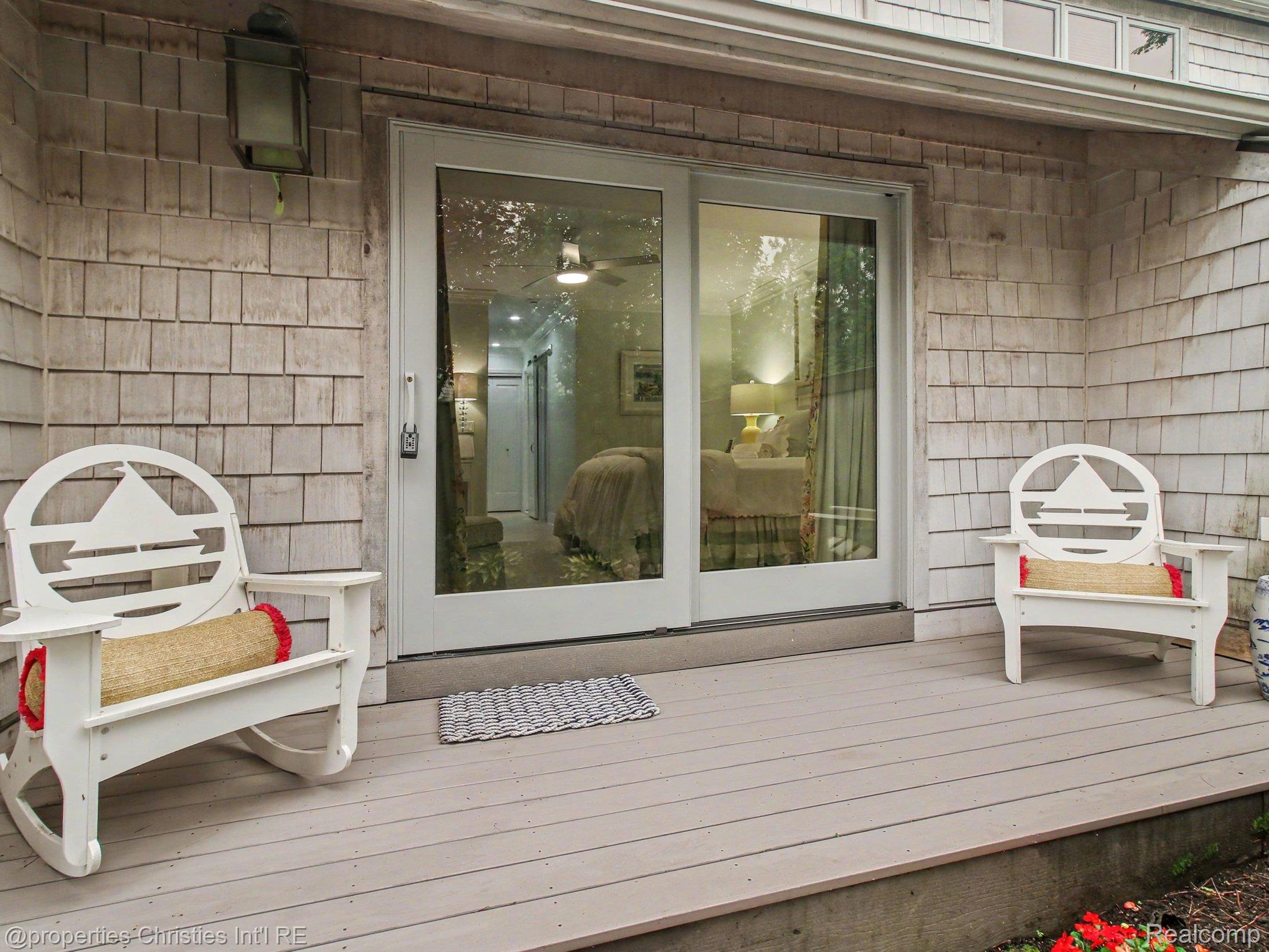 1011 Beach Drive Unit: 10