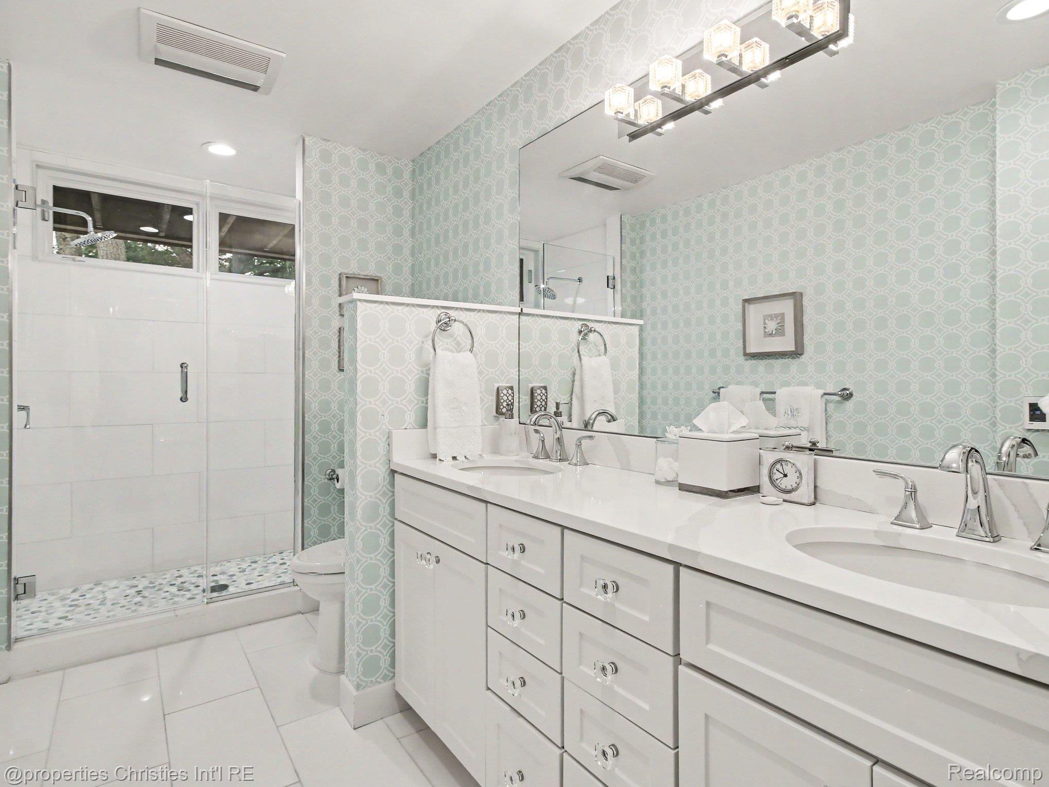1011 Beach Drive Unit: 10