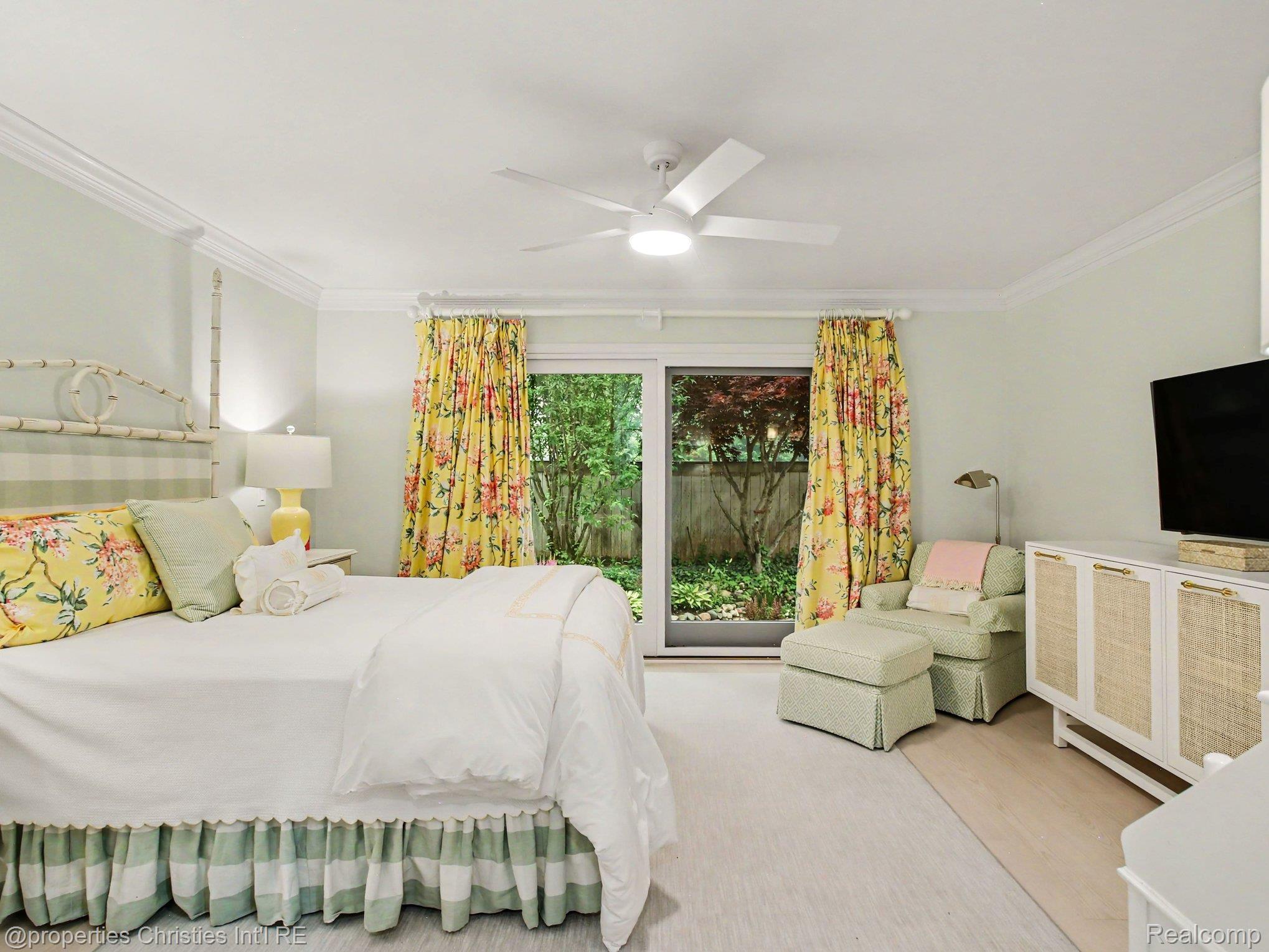 1011 Beach Drive Unit: 10