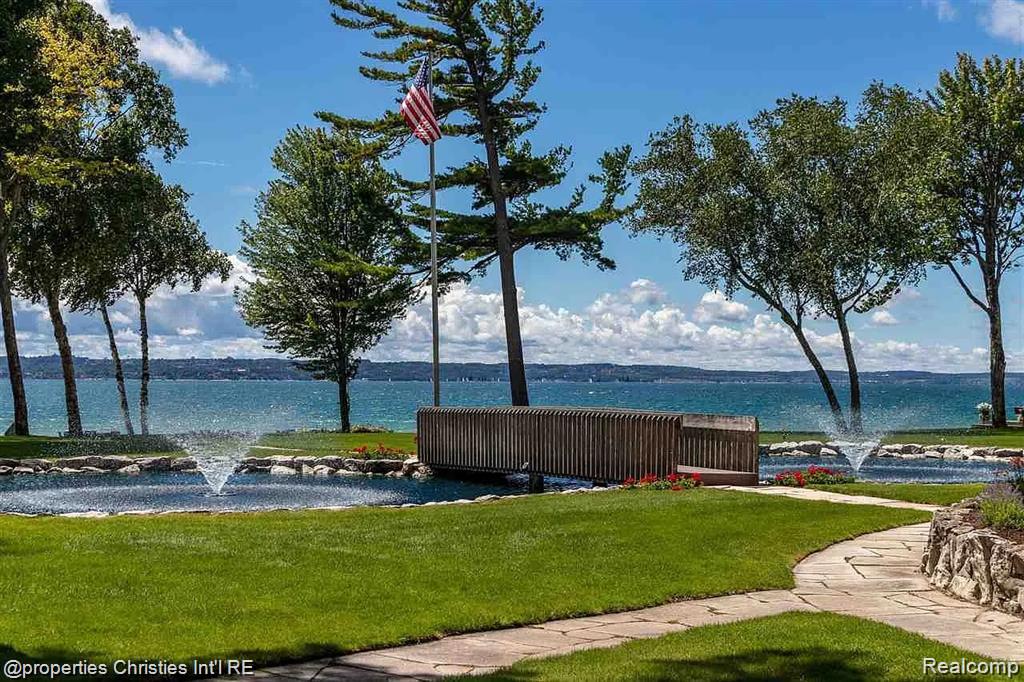 1011 Beach Drive Unit: 10
