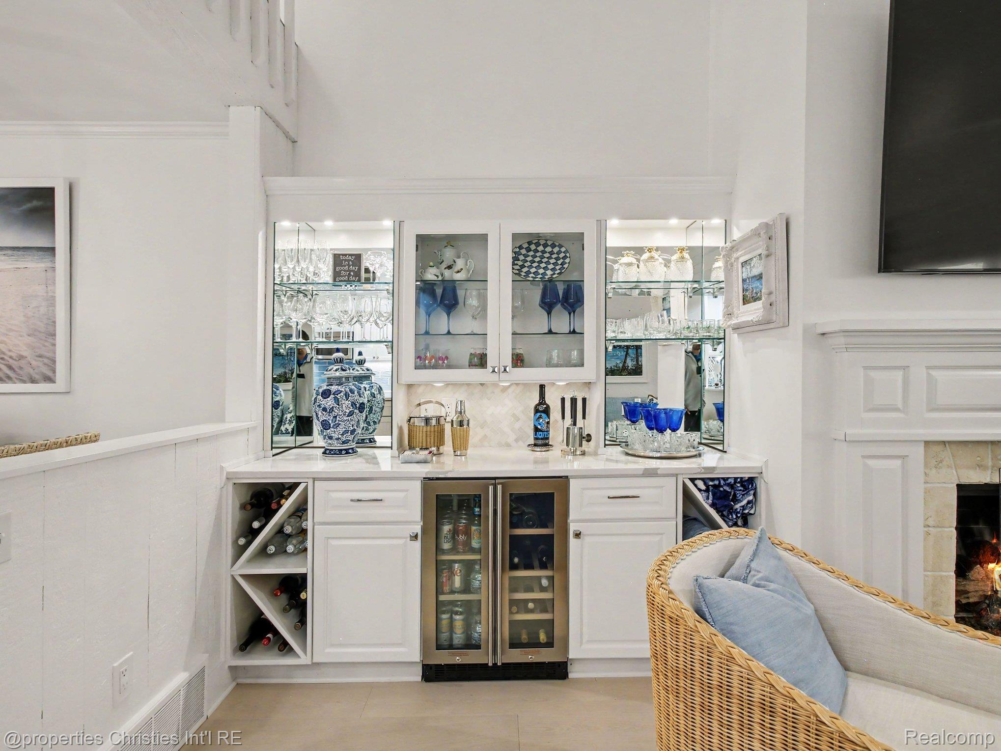 1011 Beach Drive Unit: 10