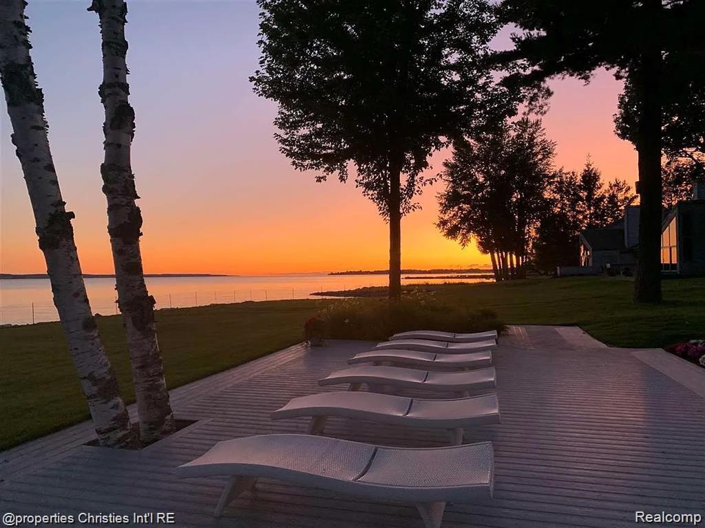 1011 Beach Drive Unit: 10