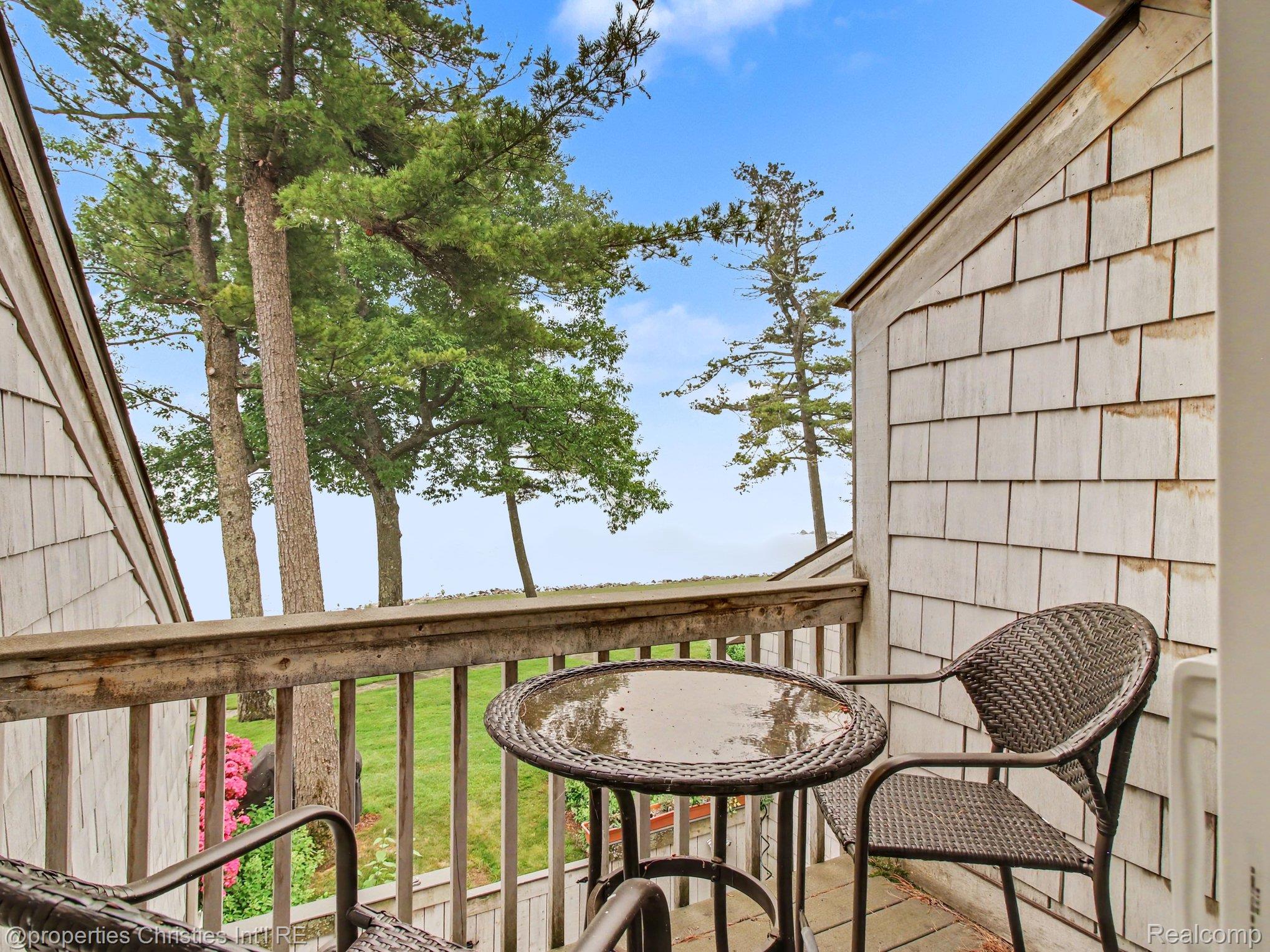1011 Beach Drive Unit: 10