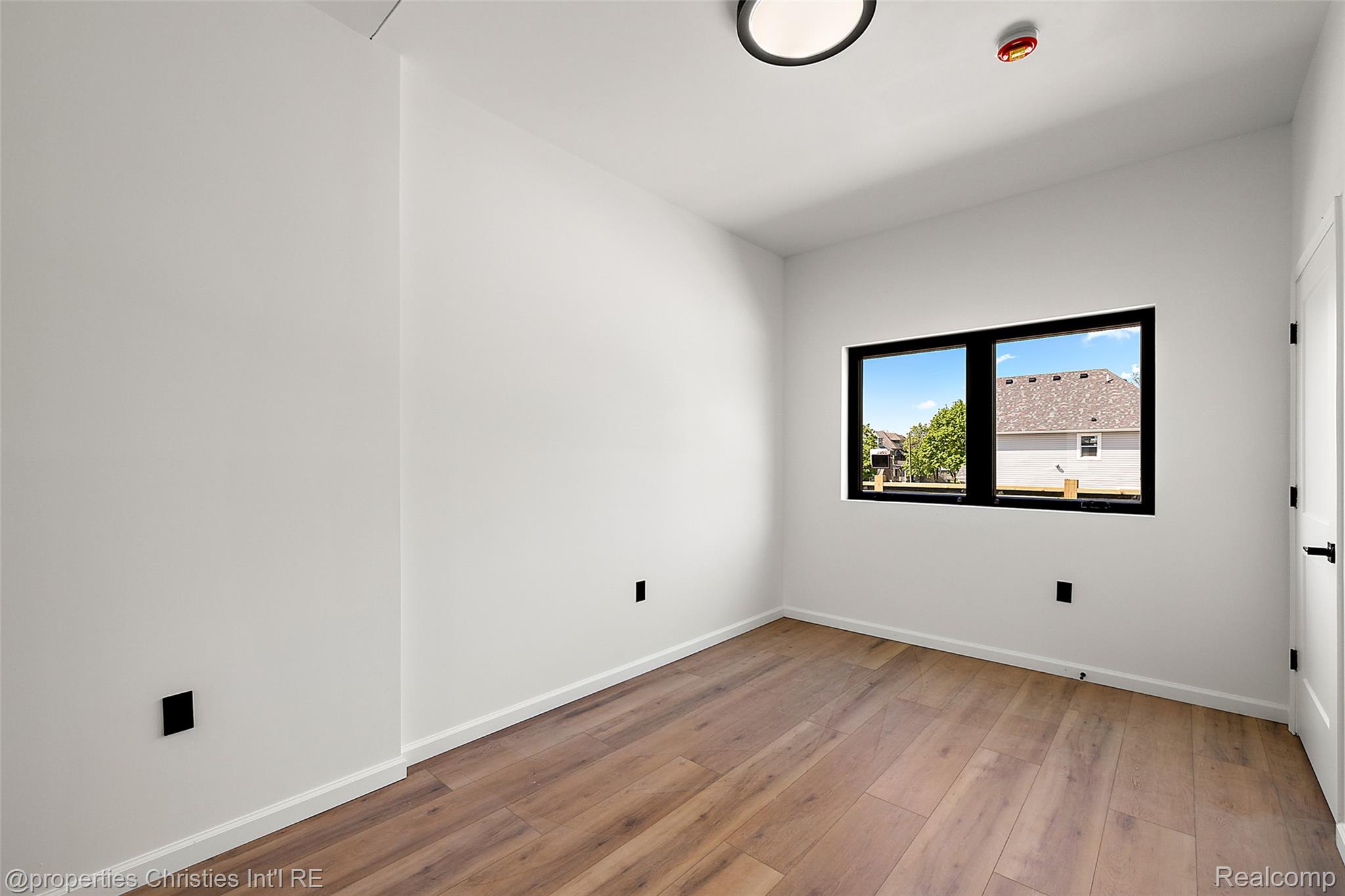 9301 Oakland Street Unit: 204