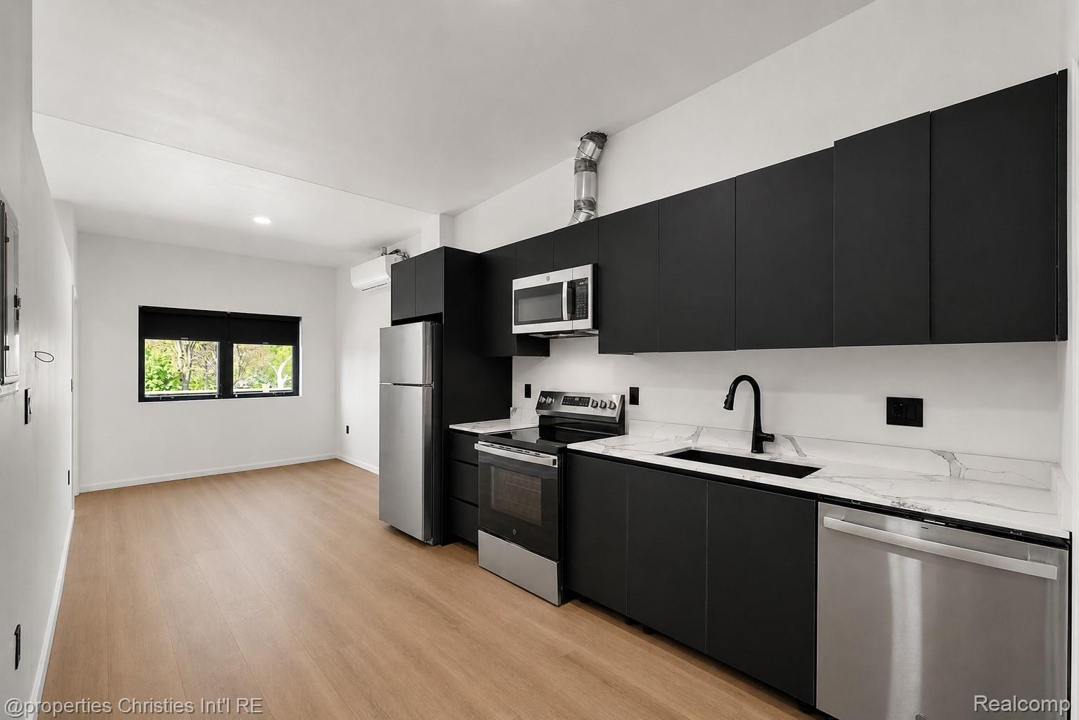 9301 Oakland Street Unit: 204