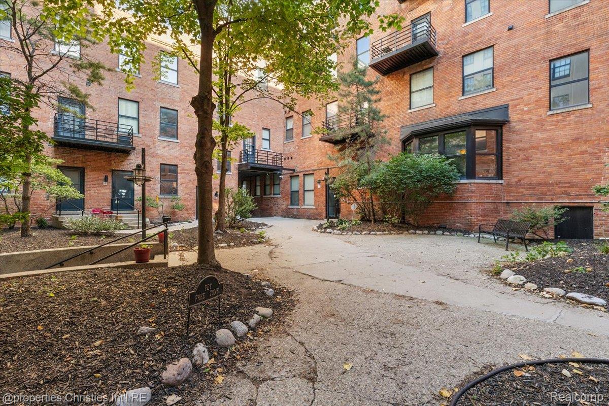 6533 E Jefferson Avenue Unit: 307