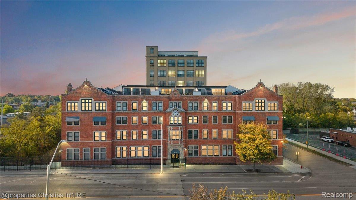 6533 E Jefferson Avenue Unit: 307