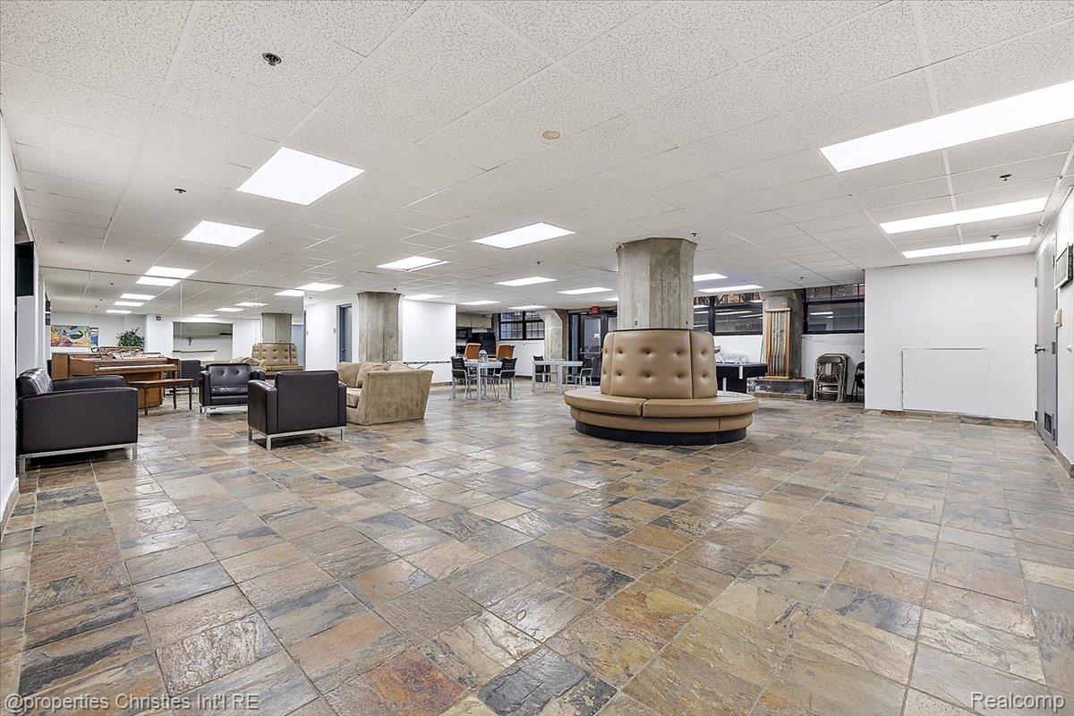 6533 E Jefferson Avenue Unit: 307