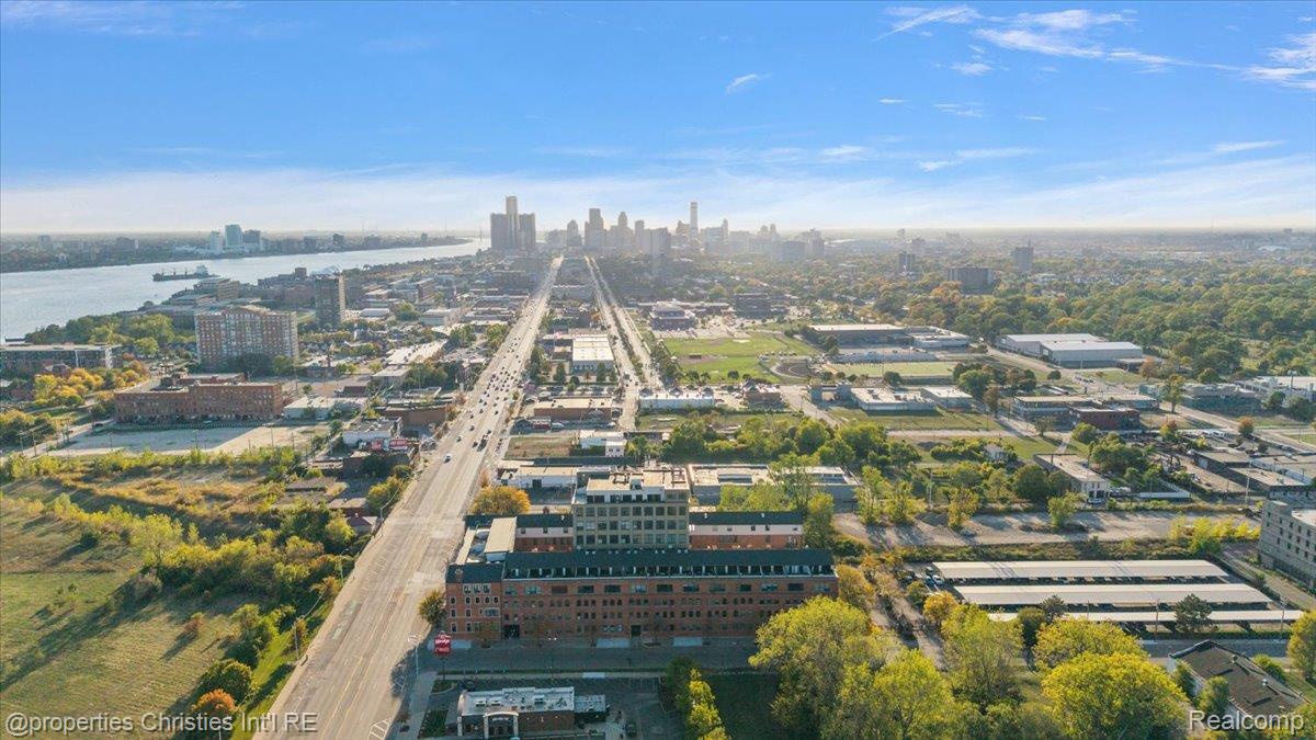 6533 E Jefferson Avenue Unit: 307